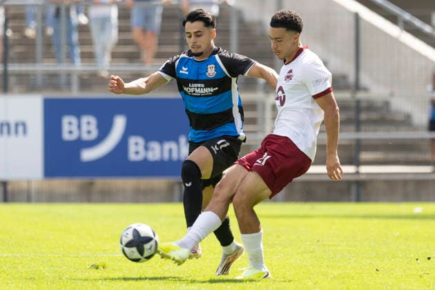 Regionalliga Südwest: FSV Frankfurt - Kickers Offenbach, 05.09.2026 Ismail Harnafi (FSV Frankfurt 11) und Mohamadaziz Aabdelhadi (Kickers Offenbach 21), FSV Frankfurt - Kickers Offenbach, Frankfurt, BBBank Arena, 5.9.2026 Copyright: xBEAUTIFULxSPORTS Gawlikx