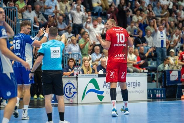 Dainis KriÅ¡topÄns, Rueckraum, (MT Melsungen 10), bekommt eine 2 Minuten Strafe,VfL Gummersbach vs. MT Melsungen,, Opel Handball Bundesliga, Herren , 3. Spieltag, 05.09.2026 Gummersbach NRW Deutschland