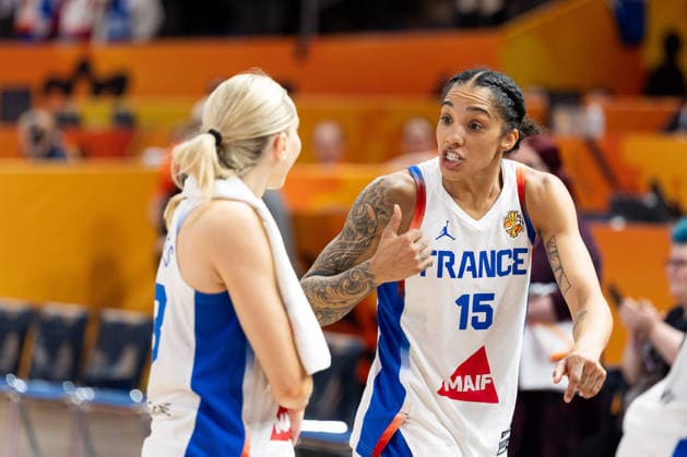 Marine Johannes (Frankreich, 23) und Gabby Williams (Frankreich, 15) im Gespraech, GER, Frankreich vs. Korea, Basketball, FIBA Women s World Cup 2026, Gruppenphase, Spieltag 2, 05.09.2026 GER, Frankreich vs. Korea, Basketball, FIBA Women s World Cup 2026, Gruppenphase, Spieltag 2, 05.09.2026 Berlin Copyright: xEibner-Pressefoto MaxxVincenx EP_MVN