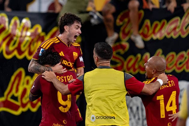 AS Roma v Atalanta BC - Serie A Enilive Matias Soule of AS Roma celebrates with Santiago Castro after scoring second goal during the Serie A Enilive match between AS Roma and Atalanta BC at Olympic Stadium on September 5, 2026 in Rome, Italy Rome Olympic Stadium Lazio Italy Copyright: xGiuseppexMaffiax 20260905_223736_SerieA_Roma-Atalanta_LIA05717