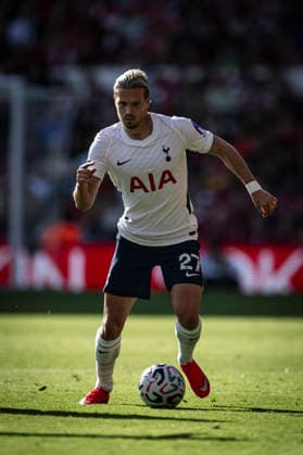 5th September 2026; The City Ground, Nottingham, England; Premier League Football, Nottingham Forest versus Tottenham Hotspur; Mykhailo Mudryk of Tottenham Hotspur runs with the ball GodfreyxPitt