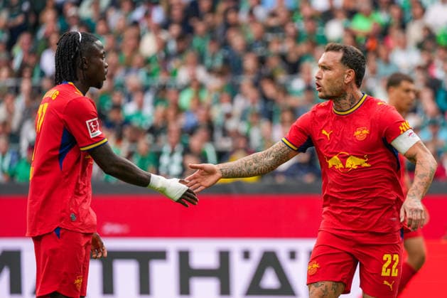 David Raum (RB Leipzig, 22) klatscht mit Johan Bakayoko (RB Leipzig, 11) ab, Deutschland: Fussball, Bundesliga, Saison 2026 27, 2. Spieltag, 05.09.2026, Werder Bremen vs RB Leipzig, Weserstadion (Bremen) *** David Raum (RB Leipzig, 22) high-fives Johan Bakayoko (RB Leipzig, 11), German soccer, Bundesliga, 2026–27 season, Matchday 2, September 5, 2026, Werder Bremen vs. RB Leipzig, Weserstadion, Bremen Copyright: xLeonxFrickx