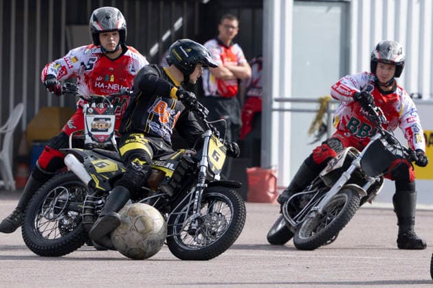 1.Bundesliga Nord Motoball Saison 2026 Playoff Viertelfinale 1.MBC 70 90 Halle vs.MSC Ubstadt-Weiher 1 Halle, Deutschland 05.September 2026: Im Bild:v.li.Luis M.Munoz (Halle), Marco Weiss (Ubstadt) und Enroco Wochatz (Halle) Halle Neustadt Motoball Stadion Halle Neustadt Sachsen-Anhalt Deutschland *** 2026 Bundesliga North Motoball Season, Playoff Quarterfinals: 1 MBC 70–90 Halle vs. MSC Ubstadt Weiher 1, Halle, Germany, September 5, 2026. Pictured from left: Luis M. Munoz (Halle), Marco Weiss (Ubstadt), and Enroco Wochatz (Halle). Halle-Neustadt Motoball Stadium, Halle-Neustadt, Saxony-Anhalt, Germany