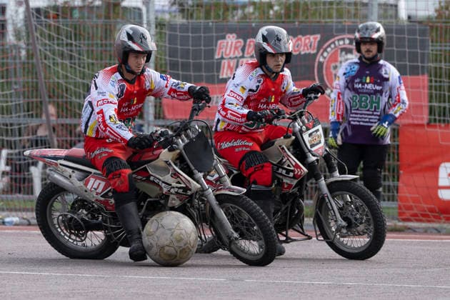 1.Bundesliga Nord Motoball Saison 2026 Playoff Viertelfinale 1.MBC 70 90 Halle vs.MSC Ubstadt-Weiher 1 Halle, Deutschland 05.September 2026: Im Bild:v.li.Enroco Wochatz (Halle) und Luis M.Munoz (Halle) Halle Neustadt Motoball Stadion Halle Neustadt Sachsen-Anhalt Deutschland *** 2026 Bundesliga North Motoball Season, Playoff Quarterfinals: 1 MBC 70–90 Halle vs. MSC Ubstadt Weiher 1 Halle, Germany September 5, 2026 Pictured from left: Enroco Wochatz (Halle) and Luis M. Munoz (Halle), Halle Neustadt Motoball Stadium, Halle Neustadt, Saxony-Anhalt, Germany