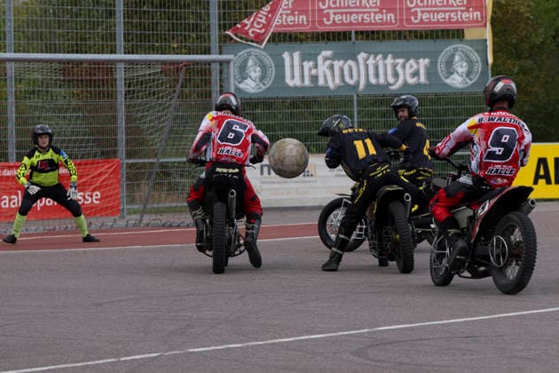 1.Bundesliga Nord Motoball Saison 2026 Playoff Viertelfinale 1.MBC 70 90 Halle vs.MSC Ubstadt-Weiher 1 Halle, Deutschland 05.September 2026: Im Bild:v.li.Tim Mueller (Halle), Roman Bethke (Ubstadt), Dominik Hassis (Ubstadt) und Benjamin Walther (Halle) Halle Neustadt Motoball Stadion Halle Neustadt Sachsen-Anhalt Deutschland *** 1st Bundesliga North Motoball 2026 Season Playoff Quarterfinals 1: MBC 70–90 Halle vs. MSC Ubstadt Weiher 1, Halle, Germany, September 5, 2026. Pictured, from left: Tim Mueller (Halle), Roman Bethke (Ubstadt), Dominik Hassis (Ubstadt), and Benjamin Walther (Halle). Halle-Neustadt Motoball Stadium, Halle-Neustadt, Saxony-Anhalt, Germany