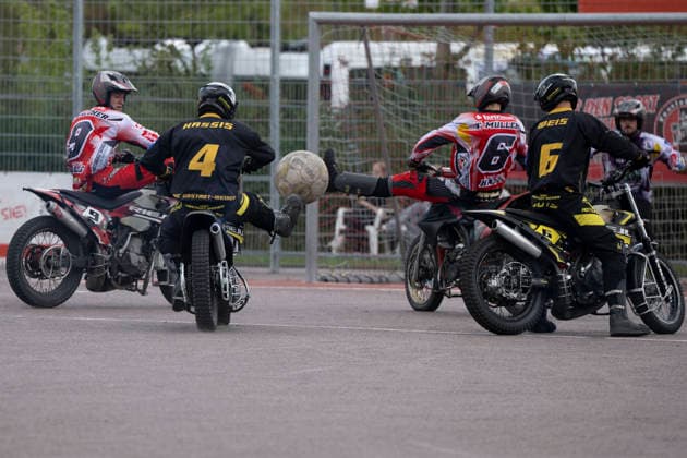 1.Bundesliga Nord Motoball Saison 2026 Playoff Viertelfinale 1.MBC 70 90 Halle vs.MSC Ubstadt-Weiher 1 Halle, Deutschland 05.September 2026: Im Bild:v.li.Benjamin Walther (Halle), Dominik Hassis (Ubstadt), Tim Mueller (Halle) und Marco Weiss (Ubstadt) Halle Neustadt Motoball Stadion Halle Neustadt Sachsen-Anhalt Deutschland *** 1st Bundesliga North Motoball Season 2026 Playoff Quarterfinals 1: MBC 70–90 Halle vs. MSC Ubstadt Weiher 1, Halle, Germany, September 5, 2026. Pictured from left: Benjamin Walther (Halle), Dominik Hassis (Ubstadt), Tim Mueller (Halle), and Marco Weiss (Ubstadt). Halle-Neustadt Motoball Stadium, Halle-Neustadt, Saxony-Anhalt, Germany