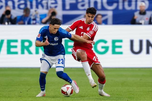 GELSENKIRCHEN - Soufiane El Faouzi of Schalke 04 battles for possession with Aleksandar Pavlovic of FC Bayern Munich during the Bundesliga match between FC Schalke 04 and FC Bayern Munich at the Veltins-Arena on 5 September 2026 in Gelsenkirchen, Germany. MARCEL TER BALS ANP Bundesliga 2026 27 xVIxANPxSportx xMarcelxterxBalsxIVx 567298204 originalFilename: 567298204.jpg
