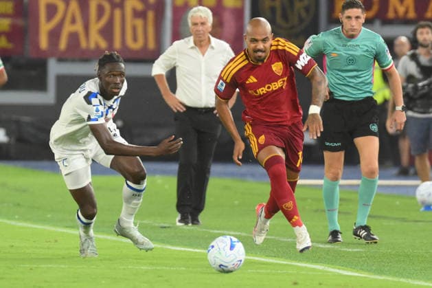 IPA88165676 - Donyell Malen of AS Roma in action during the Serie A Enelive match between AS Roma and Atalanta BC at the Olimpico Stadium  Copyright: xAgostinoxGemito IPAxSportx xx 88165676
