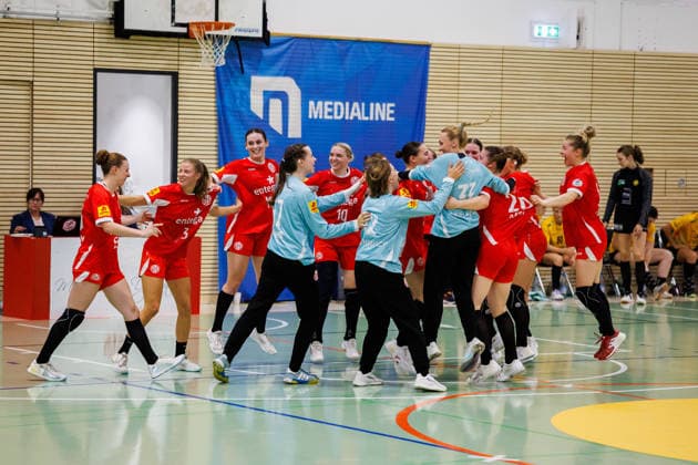 2. Handball Bundesliga Frauen: 1. FSV Mainz 05 - HC Roedertal, Mainz, 05.09.2026 Abpfiff. Die Mainzer Handball Frauen reißen jubelnd die Arme hoch. Gegen Rödertal gewinnt man mit 33:29. Partie vom 2. Spieltag der ALSCO Handball 2. Bundesliga Frauen zwischen 1. FSV Mainz 05 und HC Rödertal in Mainz am 05.09.2026 *** Women s Handball Bundesliga 2: FSV Mainz 05 vs. HC Roedertal, Mainz, September 5, 2026 Final whistle: The Mainz women’s handball team raises their arms in celebration. They defeat Röderthal 33–29. Match from Matchday 2 of the ALSCO Women’s Handball 2nd Bundesliga between 1 FSV Mainz 05 and HC Rödertal in Mainz on September 5, 2026 Copyright: xBEAUTIFULxSPORTS Hahnex