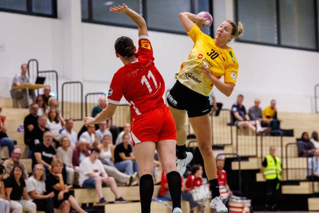 2. Handball Bundesliga Frauen: 1. FSV Mainz 05 - HC Roedertal, Mainz, 05.09.2026 Rozemarijn Irma Genevieve Alderden (HC Roedertal, 30) im Wurf gegen Christine Burgard (1. FSV Mainz 05, 11) Partie vom 2. Spieltag der ALSCO Handball 2. Bundesliga Frauen zwischen 1. FSV Mainz 05 und HC Rödertal in Mainz am 05.09.2026 *** Women s Handball Bundesliga 2: 1 FSV Mainz 05 vs. HC Rödertal, Mainz, September 5, 2026. Rozemarijn Irma Genevieve Alderden of HC Rödertal takes a shot against Christine Burgard of 1 FSV Mainz 05, 11 Match from Matchday 2 of the ALSCO Women’s Handball 2nd Bundesliga between 1 FSV Mainz 05 and HC Rödertal in Mainz on September 5, 2026 Copyright: xBEAUTIFULxSPORTS Hahnex
