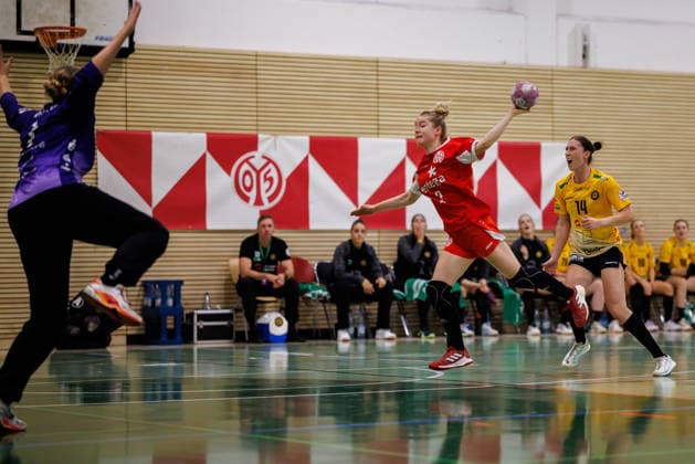 2. Handball Bundesliga Frauen: 1. FSV Mainz 05 - HC Roedertal, Mainz, 05.09.2026 Alea Mattig (1. FSV Mainz 05, 2) im Wurf gegen Larissa Schutrups (HC Roedertal, 1) Partie vom 2. Spieltag der ALSCO Handball 2. Bundesliga Frauen zwischen 1. FSV Mainz 05 und HC Rödertal in Mainz am 05.09.2026 *** Women s Handball Bundesliga 2: 1 FSV Mainz 05 vs. HC Rödertal, Mainz, September 5, 2026. Alea Mattig of 1 FSV Mainz 05 takes a shot against Larissa Schutrup of HC Rödertal, 1 match from Matchday 2 of the ALSCO Women’s Handball 2nd Bundesliga between 1 FSV Mainz 05 and HC Rödertal in Mainz on September 5, 2026 Copyright: xBEAUTIFULxSPORTS Hahnex