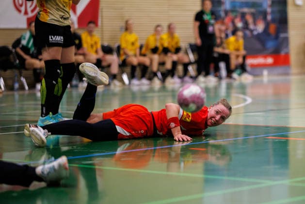 2. Handball Bundesliga Frauen: 1. FSV Mainz 05 - HC Roedertal, Mainz, 05.09.2026 Christin Kuehlborn (Kühlborn, 1. FSV Mainz 05, 10) liegt am Boden und sieht einem geblockten Wurf nach Partie vom 2. Spieltag der ALSCO Handball 2. Bundesliga Frauen zwischen 1. FSV Mainz 05 und HC Rödertal in Mainz am 05.09.2026 *** Women s Handball Bundesliga 2: 1 FSV Mainz 05 vs. HC Roedertal, Mainz, September 5, 2026 Christin Kuehlborn Kühlborn, 1 FSV Mainz 05, No. 10, lies on the floor after a blocked shot during the match on Matchday 2 of the ALSCO Women’s Handball 2nd Bundesliga between 1 FSV Mainz 05 and HC Rödertal in Mainz on September 5, 2026 Copyright: xBEAUTIFULxSPORTS Hahnex