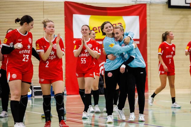 2. Handball Bundesliga Frauen: 1. FSV Mainz 05 - HC Roedertal, Mainz, 05.09.2026 Aurora Kryeziu (1. FSV Mainz 05, 33) ist die gefeierte Spielerin der Partie. Rund 50 Prozent der Würfe konnte sie abwehren. Partie vom 2. Spieltag der ALSCO Handball 2. Bundesliga Frauen zwischen 1. FSV Mainz 05 und HC Rödertal in Mainz am 05.09.2026 *** Women s Handball Bundesliga 2: 1 FSV Mainz 05 vs. HC Roedertal, Mainz, September 5, 2026 Aurora Kryeziu, 1 FSV Mainz 05, No. 33 is the game’s standout player. She was able to block around 50 percent of the shots. Match from Matchday 2 of the ALSCO Women’s Handball 2nd Bundesliga between 1 FSV Mainz 05 and HC Rödertal in Mainz on September 5, 2026 Copyright: xBEAUTIFULxSPORTS Hahnex