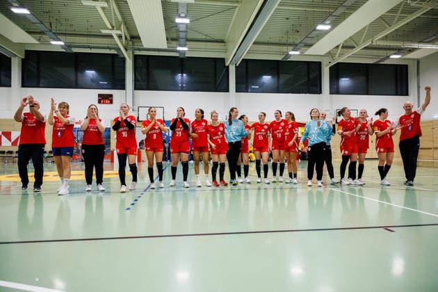 2. Handball Bundesliga Frauen: 1. FSV Mainz 05 - HC Roedertal, Mainz, 05.09.2026 Die Mainzer Handball Frauen bedanken sich nach dem Spiel bei ihren Fans. Gegen Rödertal gewinnt man mit 33:29. Partie vom 2. Spieltag der ALSCO Handball 2. Bundesliga Frauen zwischen 1. FSV Mainz 05 und HC Rödertal in Mainz am 05.09.2026 *** Women s Handball Bundesliga 2: FSV Mainz 05 vs. HC Roedertal, Mainz, September 5, 2026 The Mainz women’s handball team thanks their fans after the game. They beat Rödertal 33–29. Match from Matchday 2 of the ALSCO Women’s Handball 2nd Bundesliga between 1 FSV Mainz 05 and HC Rödertal in Mainz on September 5, 2026 Copyright: xBEAUTIFULxSPORTS Hahnex