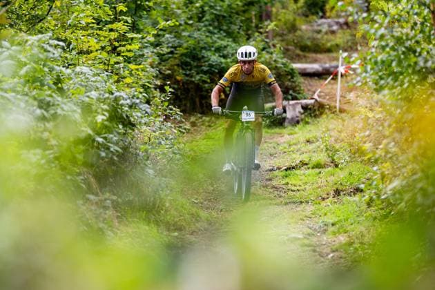 05.09.2026, GER, MTB Mountainbike XCO (Cross-Country Olympic), Saison 26, Junioren Maenner Frauen, XCO-Bikecup Mitteldeutsche Meisterschaft org. RSC Waltershausen e.V. Frank Arndt (Dresdner Sportclub 1898 e.V., Masters 2) Nach einem Jahr Pause kehrte der XCO Bikecup in Bad Tabarz am Datenberg zum Finallauf auf eine der beliebtesten Rennstrecken der Serie zurück. Bad Tabarz ist ein traditionsreicher Austragungsort für den MTB in verschiedenen Disziplienen. In den vergangenen Jahren war der Datenberg bereits Schauplatz mehrerer Mitteldeutscher Meisterschaften im XCO sowie von Rennen der MTB-XCO-Nachwuchssichtung von German Cycling. Die anspruchsvolle Strecke hat sich damit überregional einen Namen gemacht und bietet beste Voraussetzungen für ein packendes Saisonfinale.Die abwechslungsreiche Strecke am Datenberg bietet dabei alles, was modernes Cross-Country-Racing ausmacht, technisch anspruchsvolle Passagen, steile Anstiege, schnelle Abfahrten und jede Menge Herausforderungen, bei denen Fahrtechnik, Kondition und Können gefragt sind. 99891 Bad Tabarz Gartenstraße Thüringer Wald Thüringen Deutschland
