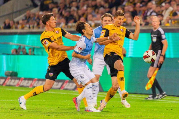 Deutschland: 2.Bundesliga, Saison 2026 2027, 05.09.2026, 4. Spieltag, SG Dynamo Dresden vs VfL Bochum, Rudolf-Harbig-Stadion : Koji Miyoshi (VfL Bochum, 23) im Zweikampf gegen Alexander Rossipal (SG Dynamo Dresden, 19) *** Germany 2. Bundesliga, 2026–2027 Season, September 5, 2026, Matchday 4, SG Dynamo Dresden vs. VfL Bochum, Rudolf Harbig Stadium: Koji Miyoshi (VfL Bochum), No. 23, in a tackle against Alexander Rossipal (SG Dynamo Dresden), No. 19 Copyright: xMichellexLukax