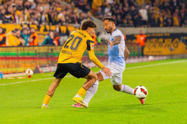 Deutschland: 2.Bundesliga, Saison 2026 2027, 05.09.2026, 4. Spieltag, SG Dynamo Dresden vs VfL Bochum, Rudolf-Harbig-Stadion : Maximilian Wittek (VfL Bochum, 32) im Zweikampf gegen Ben Justus Bobzien (SG Dynamo Dresden, 20) *** Germany 2. Bundesliga, 2026–2027 Season, September 5, 2026, Matchday 4, SG Dynamo Dresden vs. VfL Bochum, Rudolf Harbig Stadium: Maximilian Wittek (VfL Bochum), No. 32, in a tackle against Ben Justus Bobzien (SG Dynamo Dresden), No. 20 Copyright: xMichellexLukax