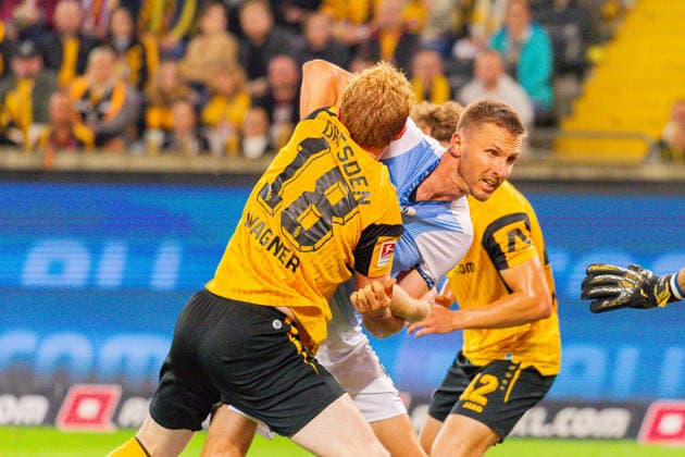 Deutschland: 2.Bundesliga, Saison 2026 2027, 05.09.2026, 4. Spieltag, SG Dynamo Dresden vs VfL Bochum, Rudolf-Harbig-Stadion : äRobert Wagner (SG Dynamo Dresden, 18) im Zweikampf gegen Michael Steinwender (VfL Bochum, 15) *** Germany 2. Bundesliga, 2026–2027 Season, September 5, 2026, Matchday 4, SG Dynamo Dresden vs. VfL Bochum, Rudolf Harbig Stadium (formerly Robert Wagner Stadium), SG Dynamo Dresden, No. 18 in a duel against Michael Steinwender of VfL Bochum, No. 15 Copyright: xMichellexLukax