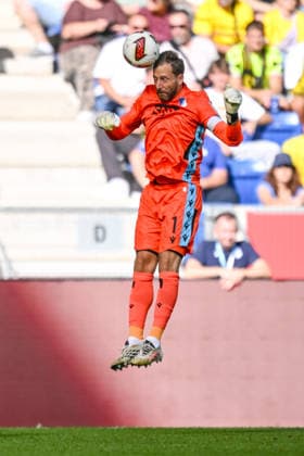 Torwart Oliver Baumann (TSG 1899 Hoffenheim) in Aktion, am Ball, Einzelaktion waehrend des spiels der 1. Bundesliga zwischen TSG Hoffenheim und Borussia Dortmund, SNP Arena am 05. September 2026 in Sinsheim, Deutschland. (Foto von Harry Langer DeFodi Images) +++ Torwart Oliver Baumann (TSG 1899 Hoffenheim) controls the Ball during the Bundesliga match between TSG Hoffenheim and Borussia Dortmund at SNP Arena on September 5, 2026 in Sinsheim, Germany. (Photo by Harry Langer DeFodi Images) DFB DFL REGULATIONS PROHIBIT ANY USE OF PHOTOGRAPHS AS IMAGE SEQUENCES AND OR QUASI-VIDEO. (Photo by Harry Langer DeFodi Images) DFB DFL REGULATIONS PROHIBIT ANY USE OF PHOTOGRAPHS AS IMAGE SEQUENCES AND OR QUASI-VIDEO. - *** Goalkeeper Oliver Baumann of TSG 1899 Hoffenheim in action, on the ball, making a solo play during the Bundesliga 1 match between TSG Hoffenheim and Borussia Dortmund, at the SNP Arena on September 5, 2026, in Sinsheim, Germany. Photo by Harry Langer, DeFodi Images. Goalkeeper Oliver Baumann of TSG 1899 Hoffenheim controls the ball during the Bundesliga match between TSG Hoffenheim and Borussia Dortmund at the SNP Arena on September 5, 2026 in Sinsheim, Germany Photo by Harry Langer DeFodi Images DFB and DFL regulations prohibit any use of photographs as image sequences and or quasi-video Photo by Harry Langer DeFodi Images DFB and DFL regulations prohibit any use of photographs as imSEQUENCES AND OR QUASI-VIDEO