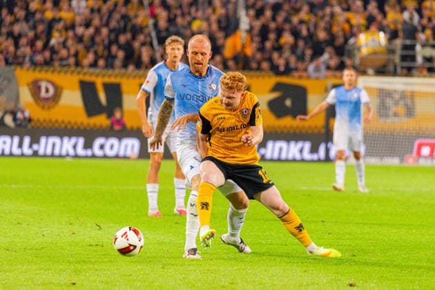 Deutschland: 2.Bundesliga, Saison 2026 2027, 05.09.2026, 4. Spieltag, SG Dynamo Dresden vs VfL Bochum, Rudolf-Harbig-Stadion : Philipp Hofmann (VfL Bochum, 33) im Zweikampf gegen Robert Wagner (SG Dynamo Dresden, 18) *** Germany 2. Bundesliga, 2026–2027 Season, September 5, 2026, Matchday 4, SG Dynamo Dresden vs. VfL Bochum, Rudolf Harbig Stadium: Philipp Hofmann (VfL Bochum, No. 33) in a tackle against Robert Wagner (SG Dynamo Dresden, No. 18) Copyright: xMichellexLukax