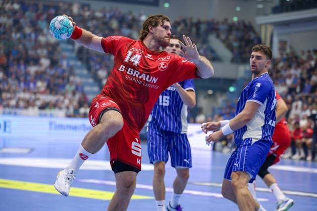 05.09.2026, xsefx, Handball, 1. HBL, VfL Gummersbach - MT Melsungen, Saison 2026 2027 Herren, Schwalbe-Arena: Johannes Golla (MT Melsungen 14) im Wurf Nordrhein-Westfalen Deutschland