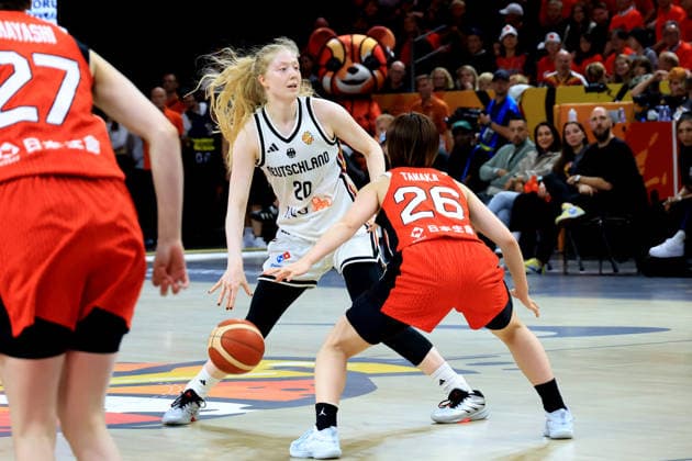 05.09.2026, GER, Basketball, Frauen , Basketball-WM, 2026, 1. Spieltag, Deutschland vs. Japan Frieda Buehner ( Deutschland 20 ), Kokoro Tanaka ( Japan 26 ) Berlin Max-Schmeling-Halle Berlin Deutschland Copyright: xNordphotox xEnglerx