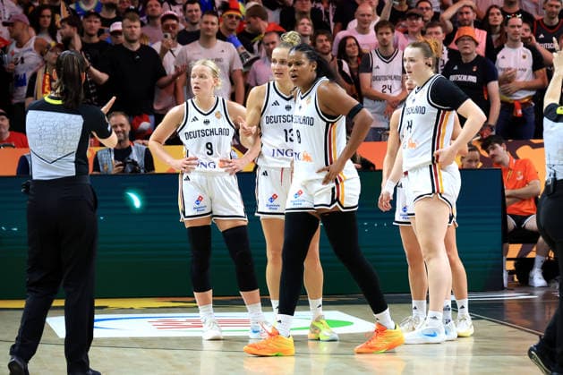 05.09.2026, GER, Basketball, Frauen , Basketball-WM, 2026, 1. Spieltag, Deutschland vs. Japan Deutscher-Spielerkreis, Emma Eichmeyer ( Deutschland 9 ), Leonie Fiebich ( Deutschland 13 ), Nyara Sabally ( Deutschland 8 ), Lina Sontag ( Deutschland 24 ) Berlin Max-Schmeling-Halle Berlin Deutschland Copyright: xNordphotox xEnglerx