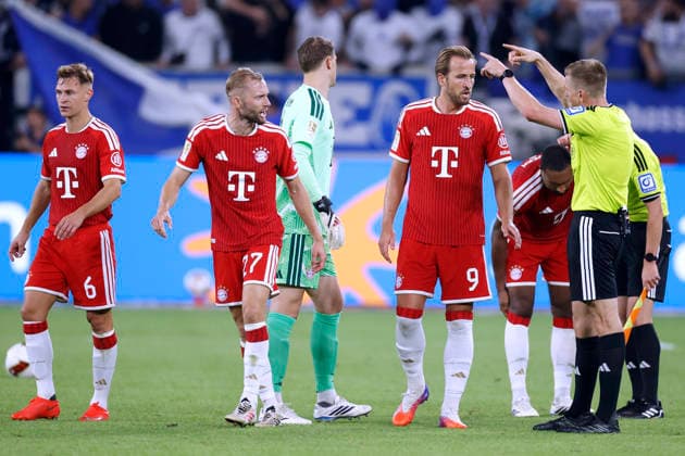 KANE Harry Team FC Bayern Muenchen im Disput nach dem Spiel mit Schiedsrichter SCHROEDER Robert DFL Fussball Bundesliga Saison 2026 - 2027 BL Spiel FC Schalke 04 - FC Bayern Muenchen 0 : 0 Gelsenkirchen am 05. 09. 2026 DFL REGULATIONS PROHIBIT ANY USE OF PHOTOGRAPHS as IMAGE SEQUENCES and or QUASI-VIDEO *** Harry Kane of FC Bayern Munich in a post-game dispute with referee Robert Schroeder, DFL Soccer Bundesliga, 2026–2027 season, Bundesliga match: FC Schalke 04 vs. FC Bayern Munich, 0–0, Gelsenkirchen, September 5, 2026, DDFL regulations prohibit any use of photographs as image sequences and or quasi-video Copyright: xLacixPerenyix