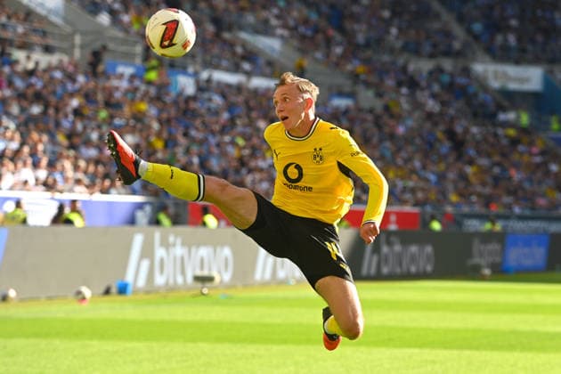 Maximilian BEIER (Borussia Dortmund), artistisch, Aktion,Einzelaktion,Einzelbild, Freisteller,Ganzkoerperaufnahme,ganze Figur Fussball 1. Bundesliga Saison 2026 2027, 2.Spieltag, Spieltag02,, TSG 1899 Hoffenheim - Borussia Dortmund 2-3 am 05.09.2026 , SNP ARENA