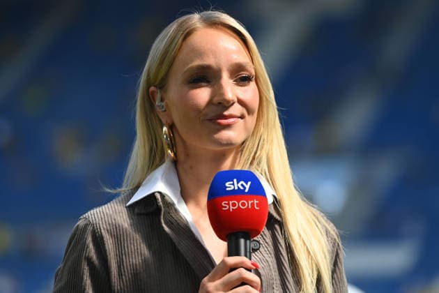 sky Moderatorin Katahrina KLEINFELDT am Mikrofon, Einzelbild,angeschnittenes Einzelmotiv,Portraet,Portrait,Porträt. Fussball 1. Bundesliga Saison 2026 2027, 2.Spieltag, Spieltag02,, TSG 1899 Hoffenheim - Borussia Dortmund 2-3 am 05.09.2026 , SNP ARENA *** Sky Sport anchor Katahrina KLEINFELDT at the microphone, still image, cropped single shot, portrait, soccer, Bundesliga Season 2026–2027, Matchday 2, Matchday 02, TSG 1899 Hoffenheim vs. Borussia Dortmund 2–3 on September 5, 2026, SNP ARENA