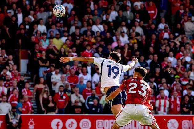 Nottingham Forest v Tottenham Hotspur, Premier League Tottenham Hotspur forward Dominic Solanke (19) heads the ball towards goal during the Premier League match between Nottingham Forest and Tottenham Hotspur at the City Ground, Nottingham, UK on 5 September 2026. Nottingham City Ground Nottinghamshire UK Editorial use only DataCo restrictions apply See www.football-dataco.com , Copyright: xManjitxNarotrax PSI-24805-0094