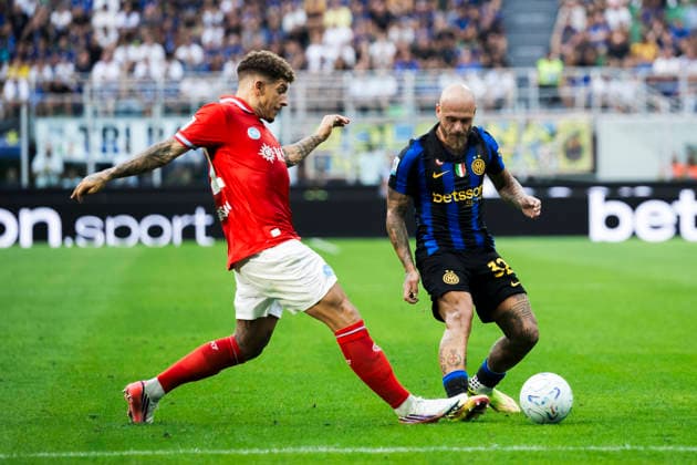 FC Internazionale v SSC Napoli - Serie A Federico Dimarco of FC Internazionale competes for the ball with Giovanni Di Lorenzo of SSC Napoli during the Serie A football match between FC Internazionale and SSC Napoli. Milan Italy Copyright: xNicolòxCampox