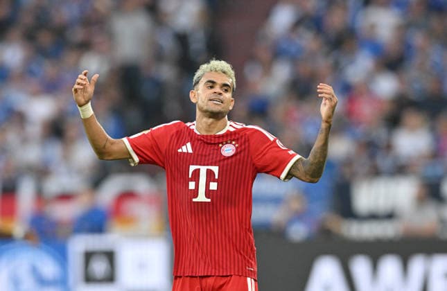 Frust bei Luis Diaz (Bayern München). Fussball 1. Bundesliga, 2.Spieltag, FC Schalke 04 - FC Bayern München 0:0, am 05.09.2026 in Gelsenkirchen Deutschland. DFL regulations prohibit any use of photographs as image sequences and or quasi-video Â *** Frustration for Luis Díaz: Bayern Munich Soccer, Bundesliga 1, Matchday 2, FC Schalke 04 vs. FC Bayern Munich 0–0, on September 5, 2026, in Gelsenkirchen, Germany. DFL regulations prohibit any use of photographs as image sequences and or quasi-video. Â
