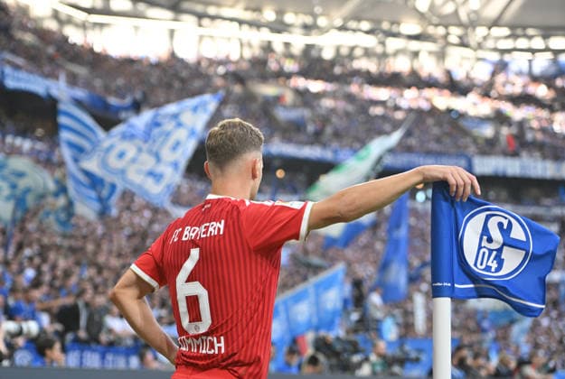 Feature, Joshua Kimmich (Bayern München) lehnt an der Eckfahne in der Veltins Arena.. Fussball 1. Bundesliga, 2.Spieltag, FC Schalke 04 - FC Bayern München 0:0, am 05.09.2026 in Gelsenkirchen Deutschland. DFL regulations prohibit any use of photographs as image sequences and or quasi-video Â *** Feature: Joshua Kimmich of Bayern Munich leans against the corner flag at the Veltins Arena. Soccer, 1. Bundesliga, Matchday 2, FC Schalke 04 vs. FC Bayern Munich 0–0, on September 5, 2026, in Gelsenkirchen, Germany. DFL regulations prohibit any use of photographs as image sequences and or quasi-video.