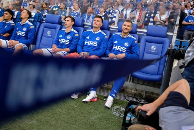 (r-l) Edin Dzeko (FC Schalke 04), Torwart Kevin Mueller (Müller)(FC Schalke 04) Max Woeber (Wöber)(FC Schalke 04) auf der Ersatzbank. Fussball 1. Bundesliga, 2.Spieltag, FC Schalke 04 - FC Bayern München 0:0, am 05.09.2026 in Gelsenkirchen Deutschland. DFL regulations prohibit any use of photographs as image sequences and or quasi-video Â *** r l Edin Dzeko, FC Schalke 04; goalkeeper Kevin Mueller Müller, FC Schalke 04; Max Woeber Wöber, FC Schalke 04, on the bench; Soccer, Bundesliga 1, Matchday 2, FC Schalke 04 vs. FC Bayern Munich 0–0, on September 5, 2026, in Gelsenkirchen, Germany. DFL regulations prohibit any use of photographs as image sequences and or quasi-video.