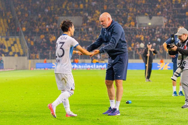 Deutschland: 2.Bundesliga, Saison 2026 2027, 05.09.2026, 4. Spieltag, SG Dynamo Dresden vs VfL Bochum, Rudolf-Harbig-Stadion : Koji Miyoshi (VfL Bochum, 23), Uwe Rösler (VfL Bochum, Cheftrainer) *** Germany 2. Bundesliga, 2026–2027 Season, September 5, 2026, Matchday 4, SG Dynamo Dresden vs. VfL Bochum, Rudolf Harbig Stadium; Koji Miyoshi, VfL Bochum; 23, Uwe Rösler, VfL Bochum, Head Coach Copyright: xMichellexLukax