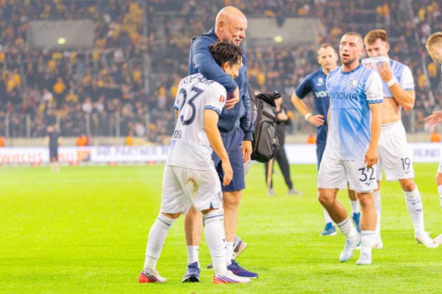 Deutschland: 2.Bundesliga, Saison 2026 2027, 05.09.2026, 4. Spieltag, SG Dynamo Dresden vs VfL Bochum, Rudolf-Harbig-Stadion : Koji Miyoshi (VfL Bochum, 23), Uwe Rösler (VfL Bochum, Cheftrainer) *** Germany 2. Bundesliga, 2026–2027 Season, September 5, 2026, Matchday 4, SG Dynamo Dresden vs. VfL Bochum, Rudolf Harbig Stadium; Koji Miyoshi, VfL Bochum; 23, Uwe Rösler, VfL Bochum, Head Coach Copyright: xMichellexLukax