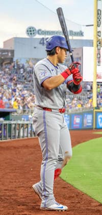 SEP 5, 2026: Toronto Blue Jays third baseman Kazuma Okamoto (7) waits on the on-deck circle against the Kansas City Royals at Kauffman Stadium Kansas City, MO. CSM Kansas City United States - ZUMAc04_ 20260905_zma_c04_409 Copyright: xRomanxPunox