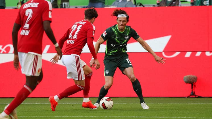 VfL vs. Cottbus, 2. BL Wolfsburg, 05.09.2026, Fußball, Herren, 2. BL, Saison 2026 2027, VfL Wolfsburg vs. FC Energie Cottbus: Luca Erlein (Cottbus), Fabian Reese (VfL Wolfsburg) (DFL DFB REGULATIONS PROHIBIT ANY USE OF PHOTOGRAPHS as IMAGE SEQUENCES and or QUASI-VIDEO) Volkswagen Arena Niedersachsen Deutschland *** VfL vs. Cottbus, 2. Bundesliga Wolfsburg, September 5, 2026, Soccer, Men s, 2. Bundesliga, 2026–2027 Season, VfL Wolfsburg vs. FC Energie Cottbus, Luca Erlein (Cottbus), Fabian Reese (VfL Wolfsburg), DFL, DFB. REGULATIONS PROHIBIT ANY USE OF PHOTOGRAPHS AS IMAGE SEQUENCES AND OR QUASI-VIDEO. Volkswagen Arena, Lower Saxony, Germany