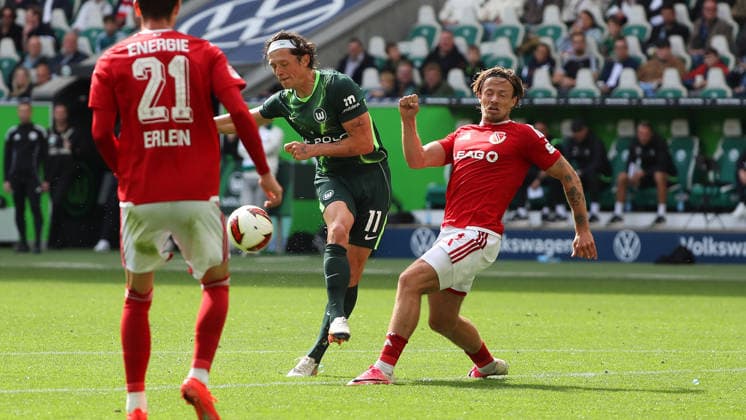VfL vs. Cottbus, 2. BL Wolfsburg, 05.09.2026, Fußball, Herren, 2. BL, Saison 2026 2027, VfL Wolfsburg vs. FC Energie Cottbus: Fabian Reese (VfL Wolfsburg), Henry Rorig (Cottbus) (DFL DFB REGULATIONS PROHIBIT ANY USE OF PHOTOGRAPHS as IMAGE SEQUENCES and or QUASI-VIDEO) Volkswagen Arena Niedersachsen Deutschland *** VfL vs. Cottbus, 2. Bundesliga Wolfsburg, September 5, 2026, Soccer, Men s, 2. Bundesliga, 2026–2027 Season, VfL Wolfsburg vs. FC Energie Cottbus; Fabian Reese (VfL Wolfsburg), Henry Rorig (Cottbus); DFL and DFB regulations prohibit any use of photographs as image sequences and or quasi-video; Volkswagen Arena, Lower Saxony, Germany
