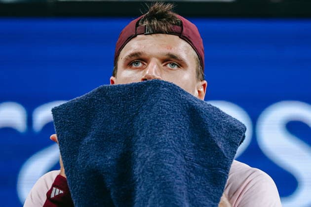 US Open tennis tournament - Day 7 Jakub Mensik of Czech Republic wipes away sweat in a match against Learner Tien of the USA during the Men™s Singles third round of the US Open Tennis Championship in Flushing Meadows, New York, USA, 05 September 2026. FLUSHING MEADOWS NEW YORK United States  Copyright: xOLGAxFEDOROVAx