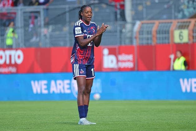 Mainz, Deutschland 05. September 2026: 1. BL Frauen - 2026 2027 - Sp. 3 - 1. FSV Mainz 05 gegen 1. FC Köln Im Bild: Lydia Andrade (1. FC) steht auf dem Spielfeld und feuert ihre Mitspielerinnen an. DFL DFB regulations prohibit any use of photographs as image sequences and or quasi-video Bruchwegstadion Rheinland - Pfalz *** Mainz, Germany September 5, 2026 Women s Bundesliga 2026–2027 Matchday 3: FSV Mainz 05 vs. 1. FC Köln Pictured: Lydia Andrade of 1. FC Köln stands on the field and cheers on her teammates. DFL and DFB regulations prohibit any use of photographs as image sequences and or quasi-video. Bruchwegstadion, Rhineland-Palatinate Copyright: xFotostandx xRacochax