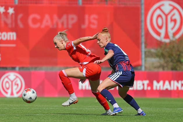 Mainz, Deutschland 05. September 2026: 1. BL Frauen - 2026 2027 - Sp. 3 - 1. FSV Mainz 05 gegen 1. FC Köln Im Bild: v. li. im Zweikampf Chiara Bouziane (FSV) gegen Laura Vogt (1. FC). DFL DFB regulations prohibit any use of photographs as image sequences and or quasi-video Bruchwegstadion Rheinland - Pfalz *** Mainz, Germany, September 5, 2026, Women’s Bundesliga 2026–2027, Matchday 3: FSV Mainz 05 vs. 1. FC Köln. Pictured, from left, in a tackle: Chiara Bouziane (FSV) vs. Laura Vogt (1. FC). DFL and DFB regulations prohibit any use of photographs as image sequences and or quasi-video. Bruchwegstadion, Rhineland-Palatinate Copyright: xFotostandx xRacochax