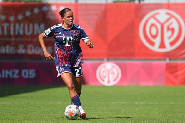 Mainz, Deutschland 05. September 2026: 1. BL Frauen - 2026 2027 - Sp. 3 - 1. FSV Mainz 05 gegen 1. FC Köln Im Bild: Laura Feiersinger (1. FC) durchquert unbedrängt das Mittelfeld und hält Ausschau nach einer Anspielstation. DFL DFB regulations prohibit any use of photographs as image sequences and or quasi-video Bruchwegstadion Rheinland - Pfalz *** Mainz, Germany, September 5, 2026, 1. Bundesliga Women 2026–2027, Matchday 3: 1. FSV Mainz 05 vs. 1. FC Köln. Pictured: Laura Feiersinger of 1. FC Köln crosses the midfield unchallenged and looks for a passing option. DFL and DFB regulations prohibit any use of photographs as image sequences and or quasi-video. Bruchwegstadion, Rhineland-Palatinate Copyright: xFotostandx xRacochax
