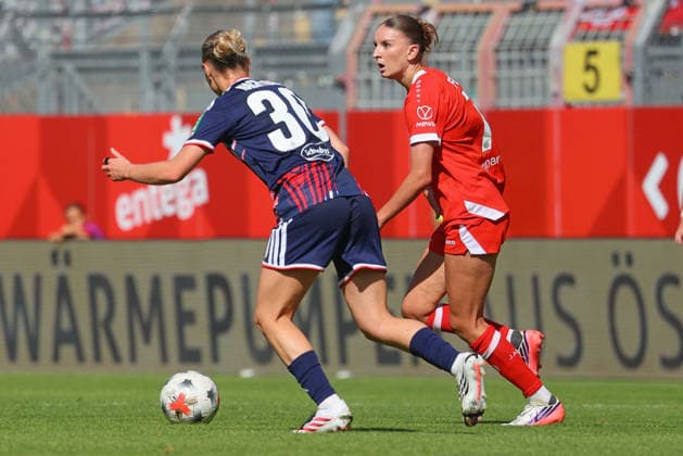 Mainz, Deutschland 05. September 2026: 1. BL Frauen - 2026 2027 - Sp. 3 - 1. FSV Mainz 05 gegen 1. FC Köln Im Bild: Gentiana Fetaj (FSV) wird von Sophie Nachtigall (1. FC) bedrängt und hält nach einer Anspielstation Ausschau. DFL DFB regulations prohibit any use of photographs as image sequences and or quasi-video Bruchwegstadion Rheinland - Pfalz *** Mainz, Germany, September 5, 2026, Women’s Bundesliga 1, 2026–2027, Matchday 3: FSV Mainz 05 vs. 1. FC Köln. Pictured: Gentiana Fetaj of FSV Mainz 05 is pressured by Sophie Nachtigall of 1. FC Köln and looks for a passing option. DFL and DFB regulations prohibit any use of photographs as image sequences and or quasi-video. Bruchwegstadion, Rhineland-Palatinate Copyright: xFotostandx xRacochax