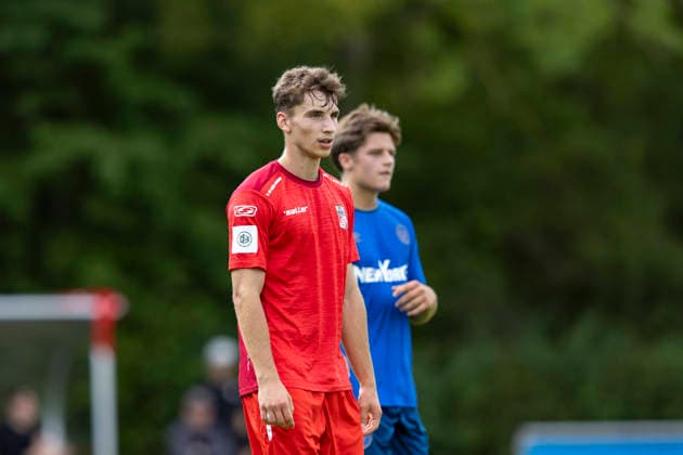 U17, U 17 DFB-Nachwuchsliga - Vorrunde Gruppe H: FC Rot-Weiß Erfurt vs. Eintracht Braunschweig; Erfurt; 05.09.2026 Tim Kroßner ( 4; FC Rot-Weiß Erfurt U17) U17 DFB-Nachwuchsliga - Vorrunde Gruppe H: FC Rot-Weiß Erfurt vs. Eintracht Braunschweig; Hauptplatz Cyriaksgebreite Erfurt; 05.09.2026 DFB REGULATIONS PROHIBIT ANY USE OF PHOTOGRAPHS AS IMAGE SEQUENCES AND OR QUASI-VIDEO. Copyright: xBEAUTIFULxSPORTS Duehringx