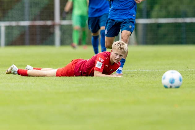 U17, U 17 DFB-Nachwuchsliga - Vorrunde Gruppe H: FC Rot-Weiß Erfurt vs. Eintracht Braunschweig; Erfurt; 05.09.2026 Hugo Richter ( 11; FC Rot-Weiß Erfurt U17) U17 DFB-Nachwuchsliga - Vorrunde Gruppe H: FC Rot-Weiß Erfurt vs. Eintracht Braunschweig; Hauptplatz Cyriaksgebreite Erfurt; 05.09.2026 DFB REGULATIONS PROHIBIT ANY USE OF PHOTOGRAPHS AS IMAGE SEQUENCES AND OR QUASI-VIDEO. Copyright: xBEAUTIFULxSPORTS Duehringx