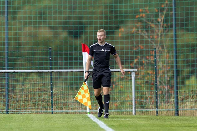 U17, U 17 DFB-Nachwuchsliga - Vorrunde Gruppe H: FC Rot-Weiß Erfurt vs. Eintracht Braunschweig; Erfurt; 05.09.2026 Leopold Kellner (2. Assistent, Schiedsrichter) U17 DFB-Nachwuchsliga - Vorrunde Gruppe H: FC Rot-Weiß Erfurt vs. Eintracht Braunschweig; Hauptplatz Cyriaksgebreite Erfurt; 05.09.2026 DFB REGULATIONS PROHIBIT ANY USE OF PHOTOGRAPHS AS IMAGE SEQUENCES AND OR QUASI-VIDEO. Copyright: xBEAUTIFULxSPORTS Duehringx
