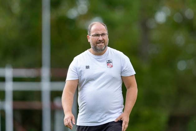 U17, U 17 DFB-Nachwuchsliga - Vorrunde Gruppe H: FC Rot-Weiß Erfurt vs. Eintracht Braunschweig; Erfurt; 05.09.2026 Ronny Röhr (Trainer; FC Rot-Weiß Erfurt U17) U17 DFB-Nachwuchsliga - Vorrunde Gruppe H: FC Rot-Weiß Erfurt vs. Eintracht Braunschweig; Hauptplatz Cyriaksgebreite Erfurt; 05.09.2026 DFB REGULATIONS PROHIBIT ANY USE OF PHOTOGRAPHS AS IMAGE SEQUENCES AND OR QUASI-VIDEO. Copyright: xBEAUTIFULxSPORTS Duehringx