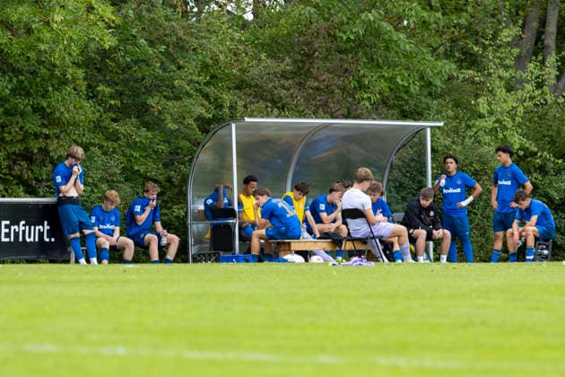 U17, U 17 DFB-Nachwuchsliga - Vorrunde Gruppe H: FC Rot-Weiß Erfurt vs. Eintracht Braunschweig; Erfurt; 05.09.2026 Eintracht Braunschweig U17 Enttäuschung nach dem Spiel U17 DFB-Nachwuchsliga - Vorrunde Gruppe H: FC Rot-Weiß Erfurt vs. Eintracht Braunschweig; Hauptplatz Cyriaksgebreite Erfurt; 05.09.2026 DFB REGULATIONS PROHIBIT ANY USE OF PHOTOGRAPHS AS IMAGE SEQUENCES AND OR QUASI-VIDEO. Copyright: xBEAUTIFULxSPORTS Duehringx